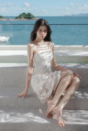 草草浮力影院播放界面与草莓绿巨人推荐系统